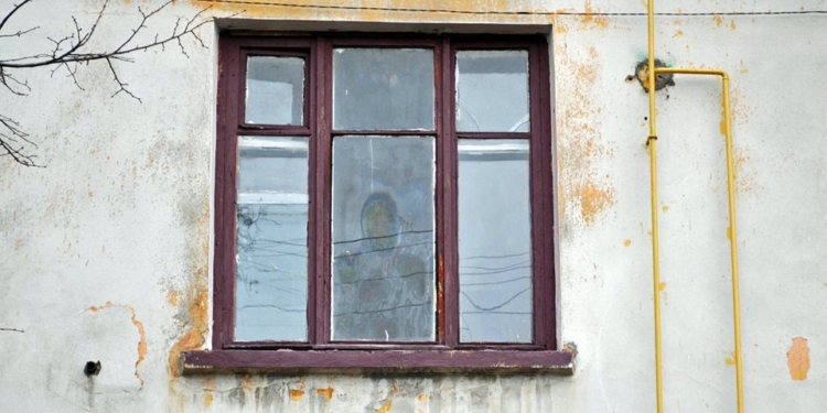 Чудо или? В Николаевской области на окне проявился лик Богородицы