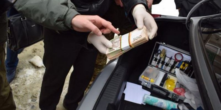 СБУ и военная прокуратура проводят обыски во Львовском горсовете. В том числе, у первого зама Садового