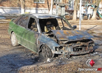 В одном из районов Николаева за ночь сгорело два автомобиля