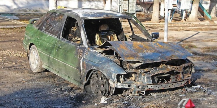 В одном из районов Николаева за ночь сгорело два автомобиля