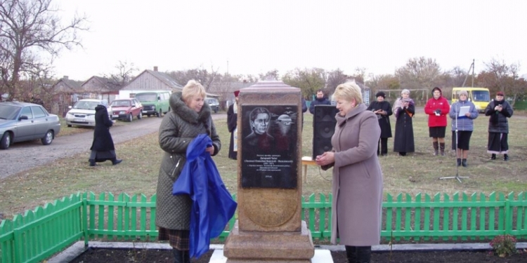На Николаевщине открыли памятный знак своей землячке – Днипровой Чайке