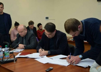 И.о. директора «Николаевоблтеплоэнерго» объявили о подозрении в хищении бюджетных средств прямо на заседании комиссии облсовета