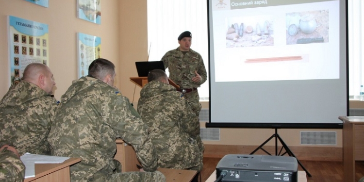 Инструкторы Королевских Вооруженных сил Великобритании научат украинских военных логистике: в Николаеве стартовал уникальный курс