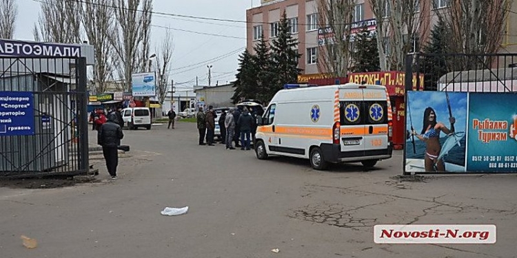 В Николаеве на авторынке конфликт из-за старого долга закончился стрельбой и двумя раненными