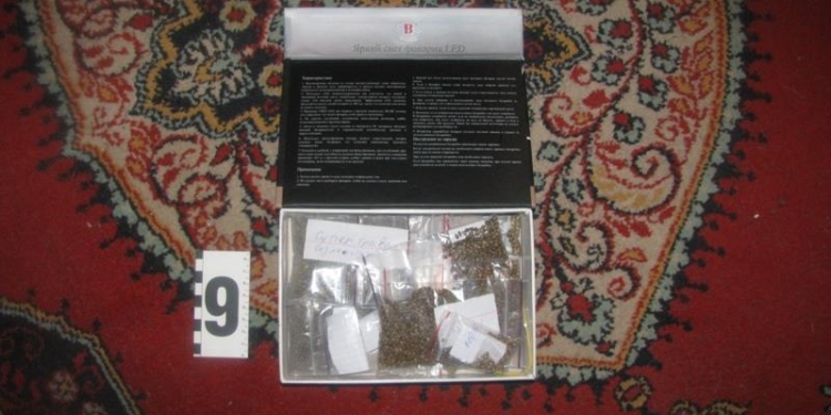 Казанковские полицейские изъяли у местного жителя арсенал оружия и наркотики