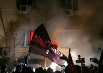 В Киеве подожгли офис Медведчука