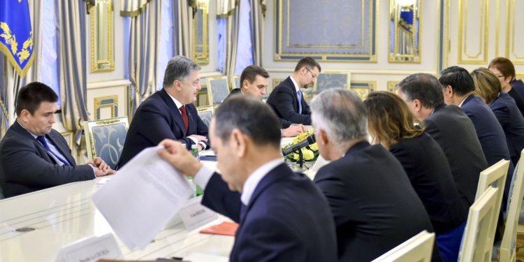 Послы стран G7 встретились с Порошенко и рассказали об ожиданиях Запада и Востока по поводу реформ в Украине