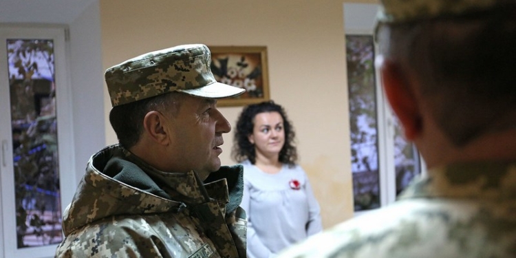 Министр обороны Украины в Николаеве ознакомился с работой Центра по отбору кандидатов на воинскую службу по контракту