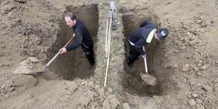 В Словакии прошел международный чемпионат гробокопателей