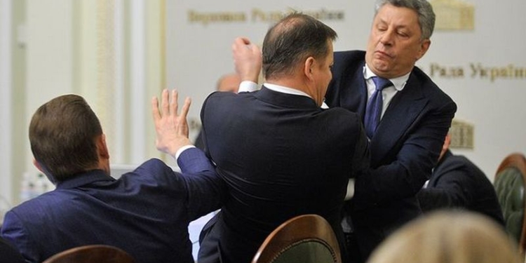 По факту драки Бойко и Ляшко открыли уголовное дело – «оппозиционеру» грозит до 8 лет лишения свободы