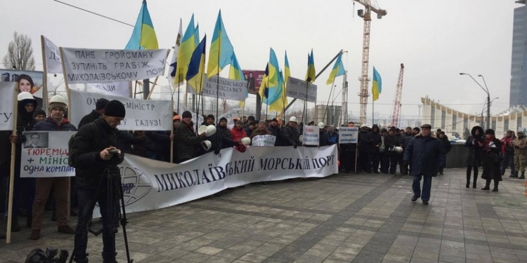 Итоги митинга портовиков в Киеве: Министр инфраструктуры пообещал, что в Николаевском филиале ГП «АМПУ» будет проведена проверка