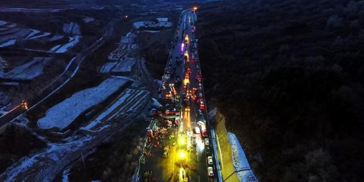 В Китае из-за снега столкнулись 56 автомобилей