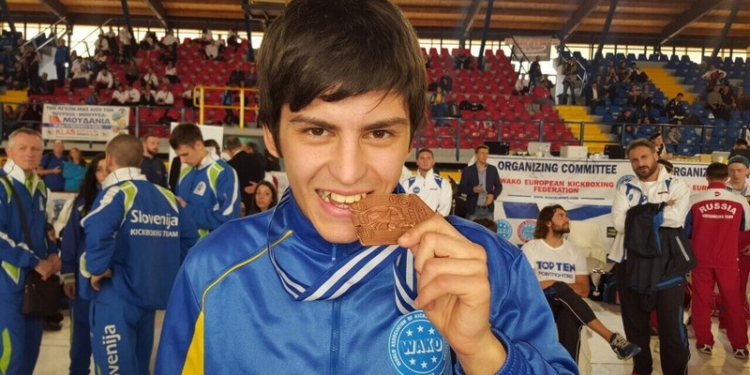 Студенческий мэр Николаева завоевал на чемпионате Европы по кикбоксингу «бронзу»