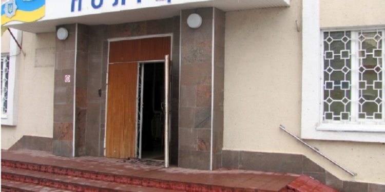 Просроченные лекарства, минимум информации, «хромающий» учет задержанных: что увидел омбудсмен в отделении полиции Ингульского района Николаева