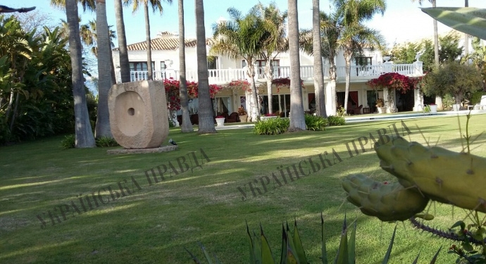 Лещенко утверждает, что Порошенко не внес в декларацию виллу в Испании