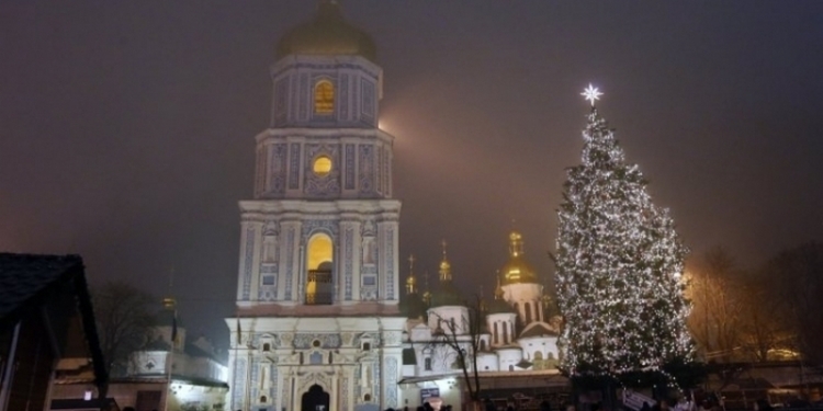 Киевские полицейские будут усиленно охранять елки