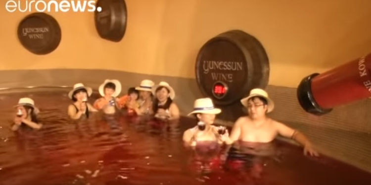 Гастрономический культурный обмен. Не только суши в Европу – в Японии отметили праздник Божоле