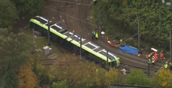 В Лондоне перевернулся трамвай. 5 погибших, много раненых