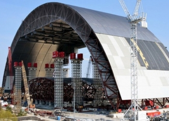 На ЧАЭС завершилось возведение монументальной Арки, которой накроют старый саркофаг