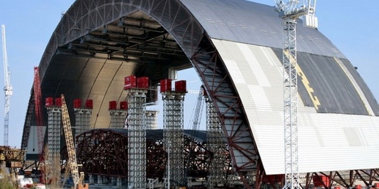 На ЧАЭС завершилось возведение монументальной Арки, которой накроют старый саркофаг