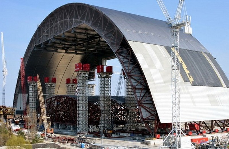 Началось: в Чернобыле Арку в 36.тыс.тонн надвигают на саркофаг 1