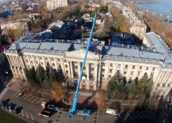 Декоммунизация продолжается: вместо звезды над Николаевским горсоветом теперь Герб Украины