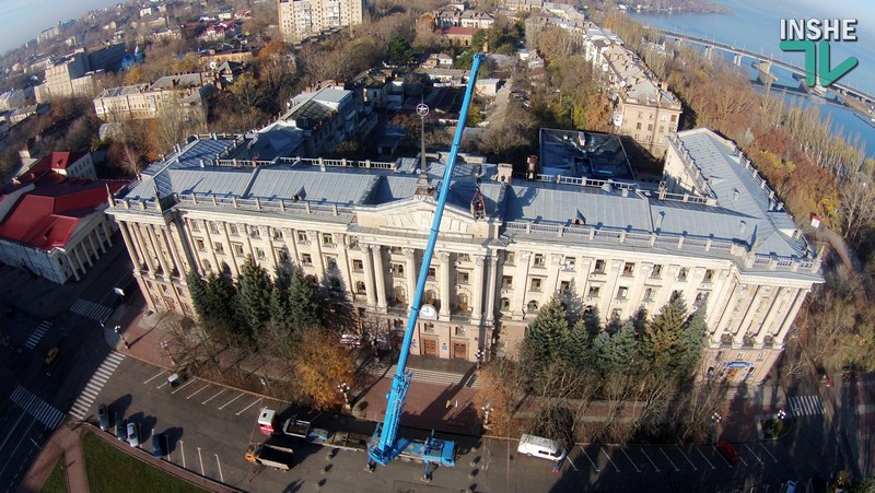 Декоммунизация продолжается: вместо звезды над Николаевским горсоветом теперь Герб Украины 17