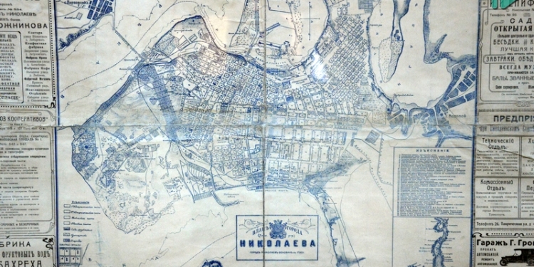«Город на карте»: в краеведческом музее открылась выставка картографии Николаева и области