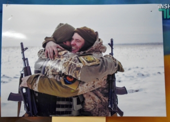 «За каждой фотографией своя история»: в Николаеве открыли выставку из личных архивов бойцов АТО