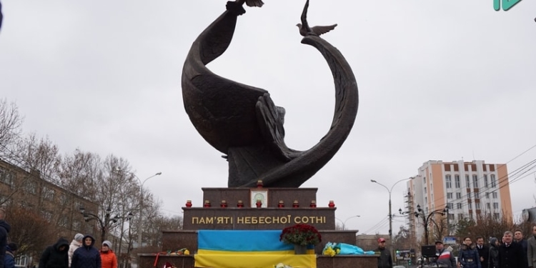 В Николаеве почтили память Героев «Небесной сотни» и отметили третью годовщину Революции Достоинства