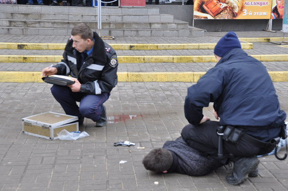 При задержании подозреваемых в разбойном нападении на валютчика, преступники пытались применить гранату