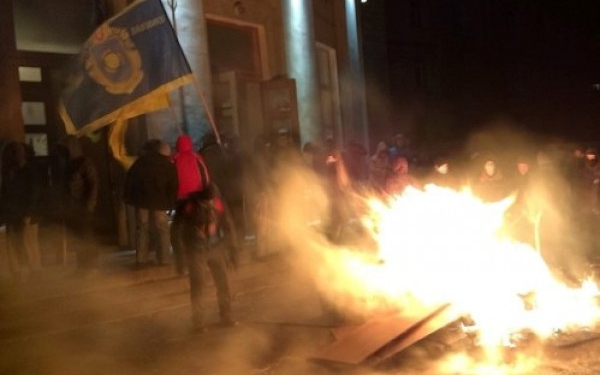 В Черкассах не приняли новоназначенного главного полисмены области – активисты захватили здание полиции