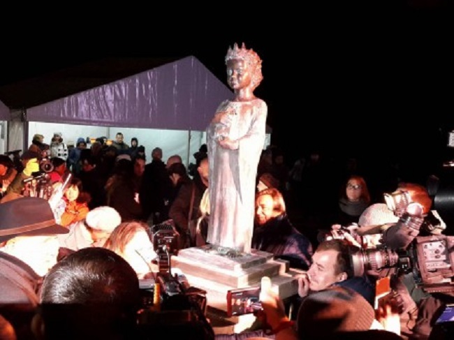 В Киеве открыли странный памятник знаменитой дочери Ярослава Мудрого, прабабушке 30 королей Франции 1