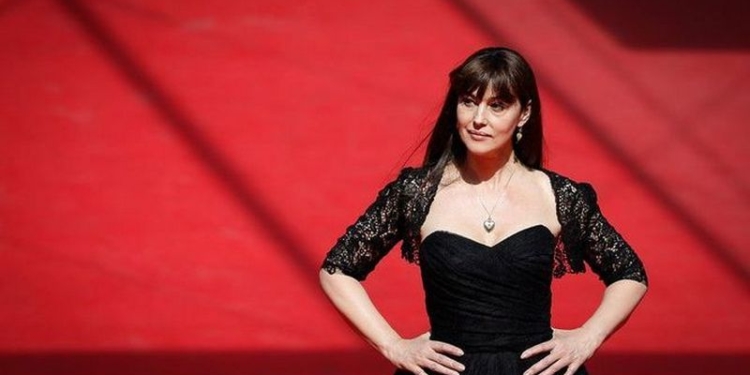 Монику Белуччи наградили Орденом Почетного легиона