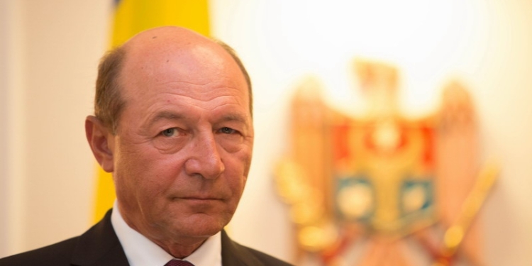 Бывший президент Румынии стал гражданином Молдавии