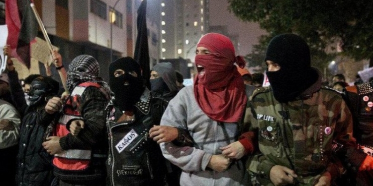 В Бразилии захвачено здание парламента: протестующие против сокращения социальных расходов требуют вернуть хунту