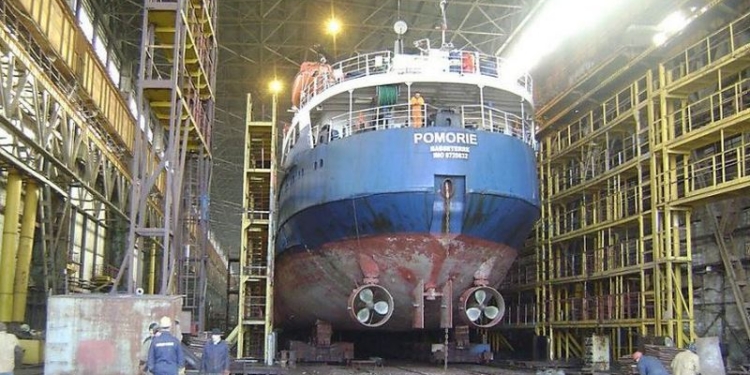 Черноморский судостроительный завод принял на ремонт сухогруз “река-море”