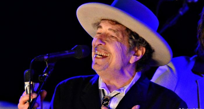 Пощечина премиальным снобам. Боб Дилан не приедет за Нобелевской премией – некогда