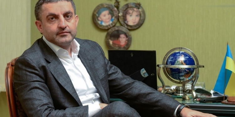 Гороян обещает пикетировать Администрацию Президента в ответ на вчерашние обыски налоговой офиса “Прометея” в Николаеве