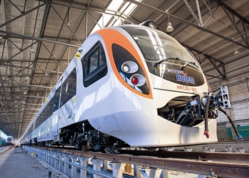 Поезд Интерсити+ Львов-Киев застрял на полпути из-за снегопада