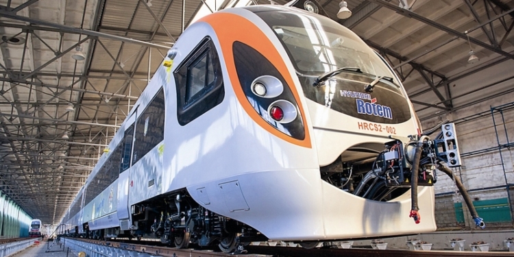 Поезд Интерсити+ Львов-Киев застрял на полпути из-за снегопада