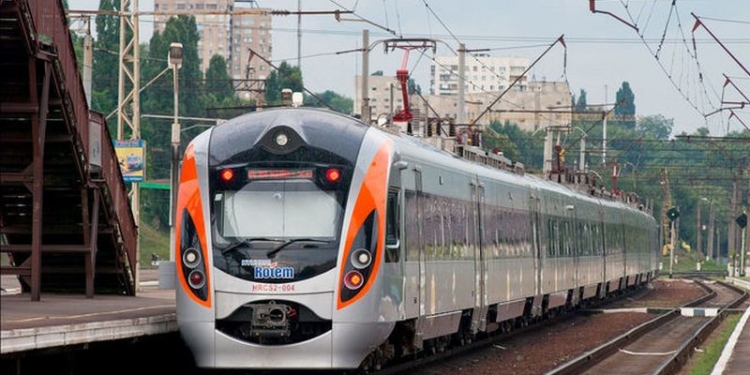 Скоростной поезд Интерсити+ «Киев-Львов» предложили продлить до польского Перемышля