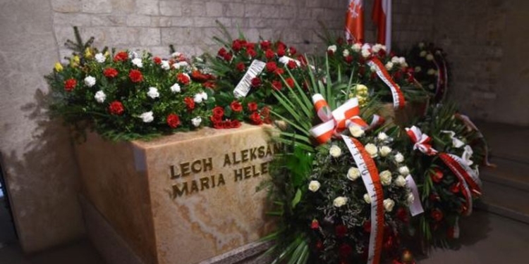 Небрежность или следы преступления: в могилах жертв Смоленской авиакатастрофы останки не тех людей