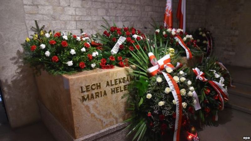 Небрежность или следы преступления: в могилах жертв Смоленской авиакатастрофы останки не тех людей 1