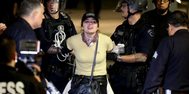 Полиция задержала 150 противников Трампа в Лос-Анджелесе