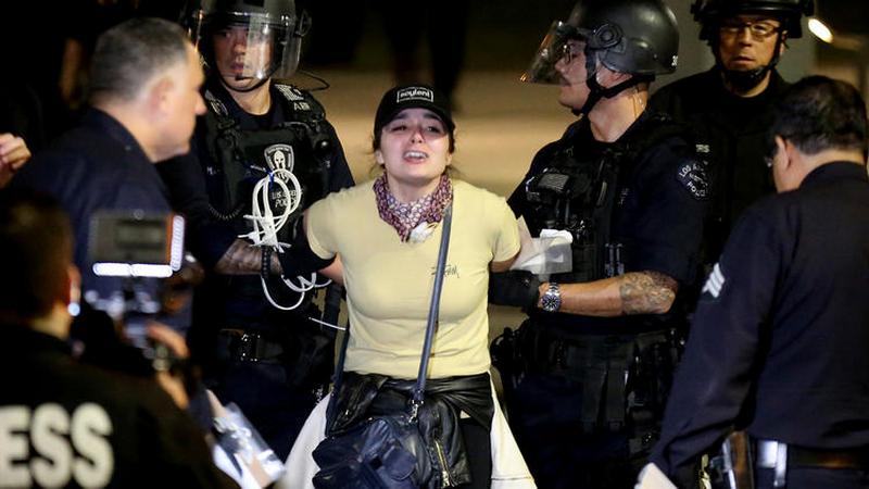Полиция задержала 150 противников Трампа в Лос-Анджелесе 1
