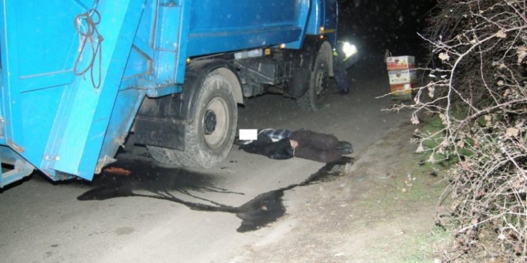 В Николаеве мусоровоз раздавил человека