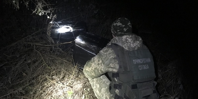 Украинские пограничники задержали группу контрабандистов. Пришлось стрелять