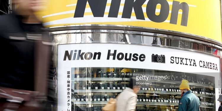 Корпорация Nikon уволит тысячу сотрудников для снижения расходов