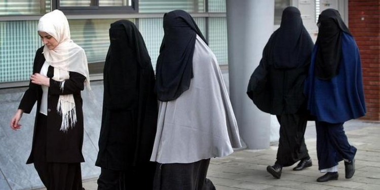 В Нидерландах ввели штраф за ношение  паранджи